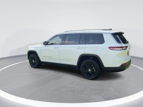 Used 2023 Jeep Grand Cherokee L Laredo RWD image 6