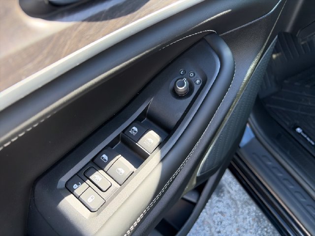Used 2026 Jeep Grand Cherokee Limited AWD/4WD image 11