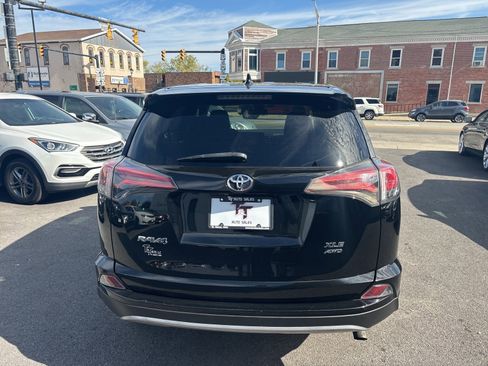 Used 2018 Toyota RAV4 XLE image 4