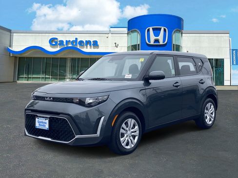 Used 2025 Kia Soul LX FWD image 3