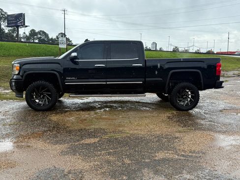 Used 2015 GMC Sierra 1500 Denali w/ Driver Alert Package AWD/4WD image 2