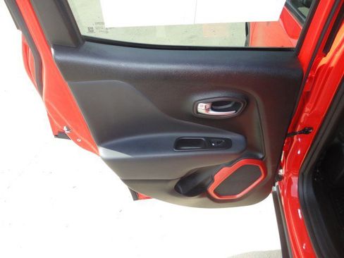 Used 2018 Jeep Renegade Trailhawk w/ Cold Weather Group II image 10