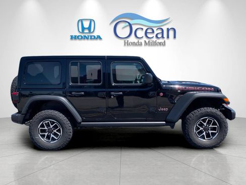 Used 2025 Jeep Wrangler Unlimited Rubicon AWD/4WD image 6