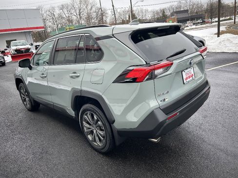 Used 2022 Toyota RAV4 XLE Premium AWD/4WD image 7