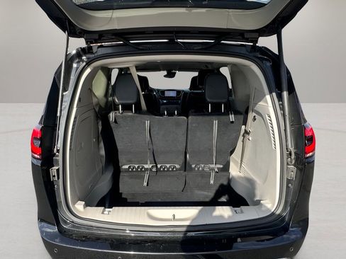 Used 2024 Chrysler Pacifica Select image 24