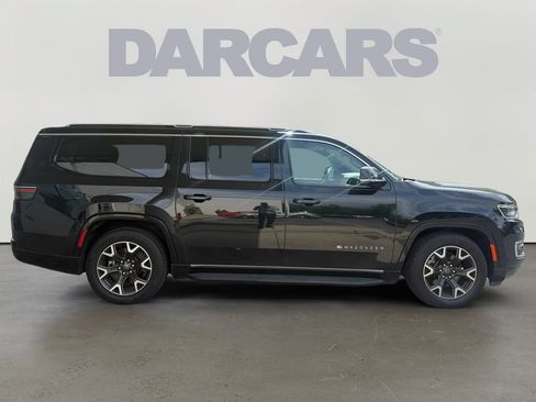 Used 2024 Jeep Wagoneer L Series III w/ Flexible Seating Group AWD/4WD image 8