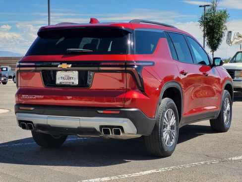Used 2025 Chevrolet Traverse LT FWD image 7