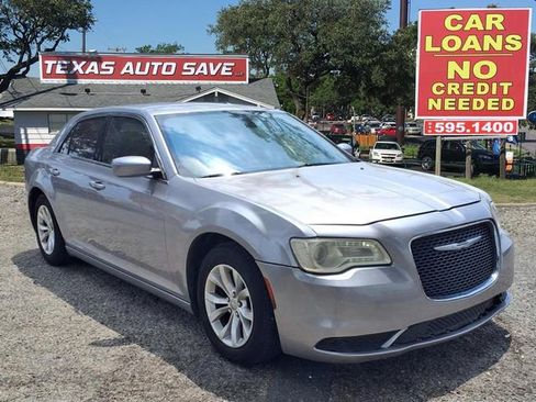 Used 2015 Chrysler 300 Limited RWD image 1