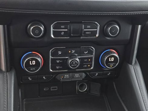 Used 2022 Chevrolet Tahoe Z71 w/ Luxury Package image 19