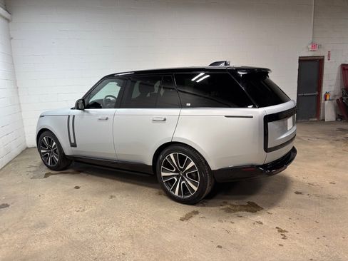 Used 2024 Land Rover Range Rover SE AWD/4WD image 10
