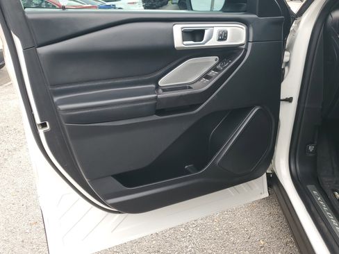 Used 2020 Ford Explorer Platinum w/ Premium Technology Package image 20