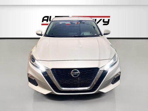 Used 2021 Nissan Altima 2.5 SV w/ SV Premium Package FWD image 2