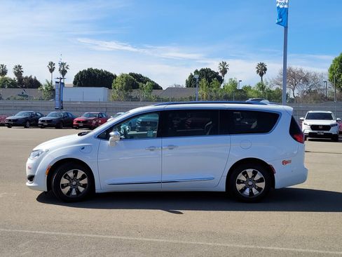 Used 2018 Chrysler Pacifica Limited w/ Advanced Safetytec Group image 8