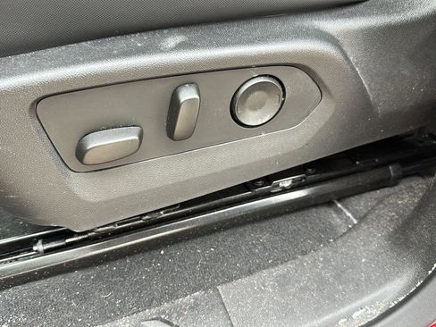 Used 2024 Chevrolet Colorado Z71 w/ Z71 Convenience Package 2 AWD/4WD image 10