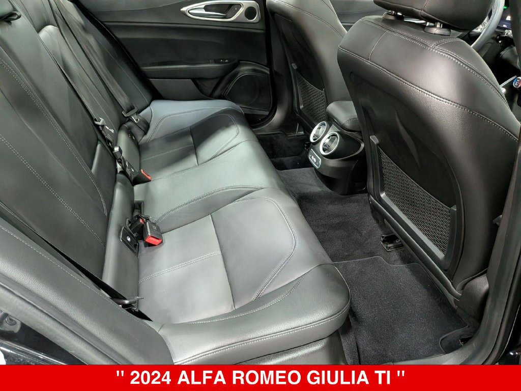 Used 2024 Alfa Romeo Giulia Ti AWD/4WD image 33