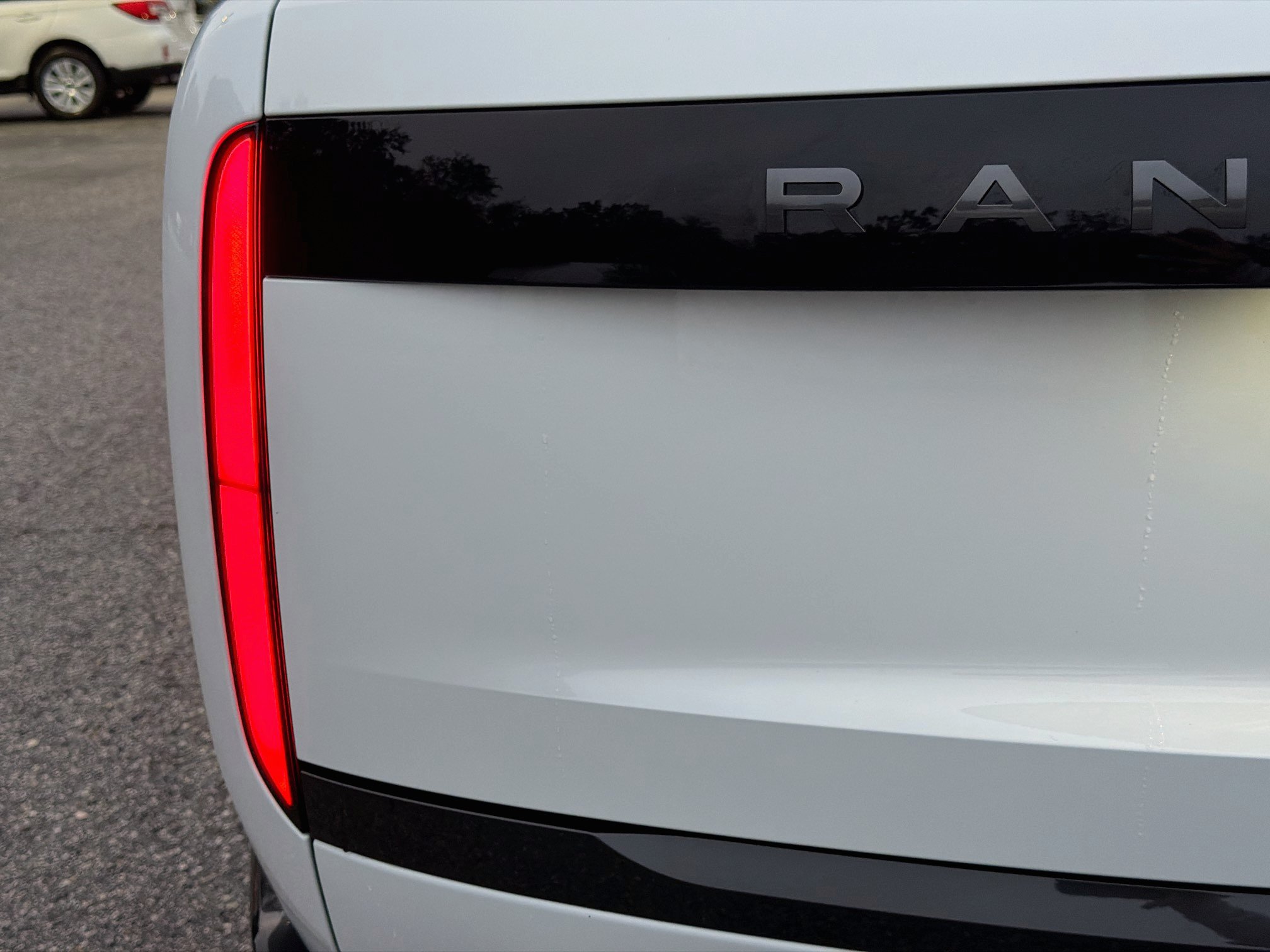 New 2027 Land Rover Range Rover Long Wheelbase SE AWD/4WD image 10