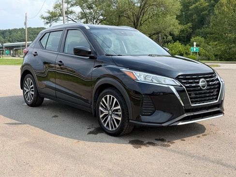 Used 2021 Nissan Kicks SV FWD image 1