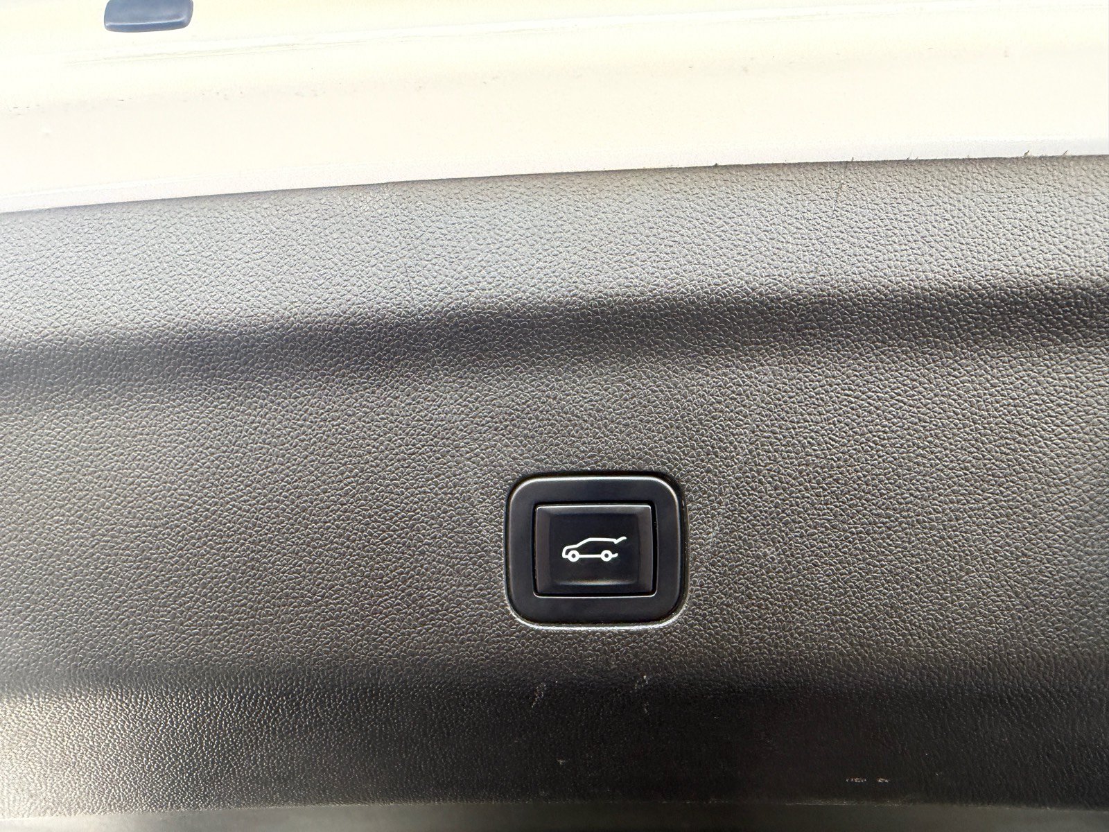 Used 2022 Chevrolet Suburban LT w/ LT Signature Package RWD image 14
