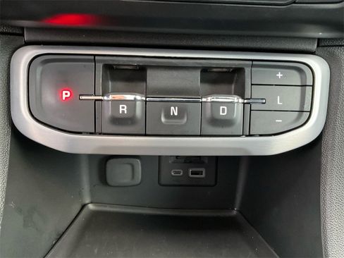 Used 2022 GMC Acadia SLT w/ Technology Package image 32