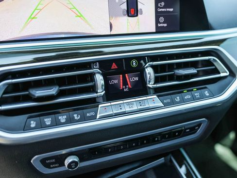 Used 2020 BMW X7 xDrive40i w/ M Sport Package AWD/4WD image 18