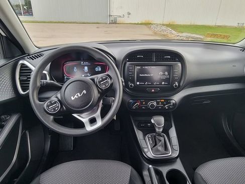 Used 2025 Kia Soul LX w/ LX Technology Package FWD image 12