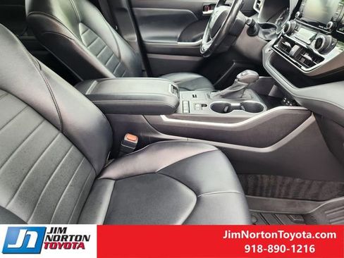 Used 2022 Toyota Highlander XLE image 14