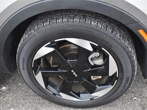 Certified 2025 Kia Sorento EX image 11