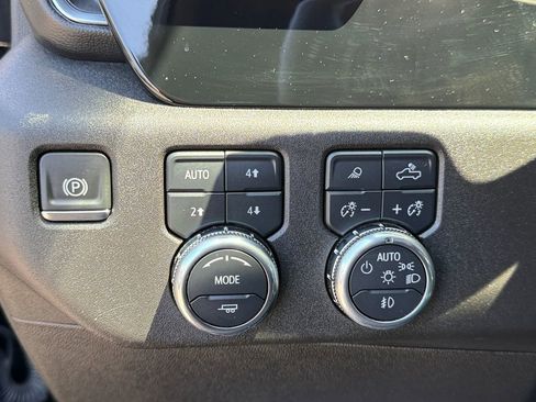 Used 2025 GMC Sierra 2500 SLT AWD/4WD image 24