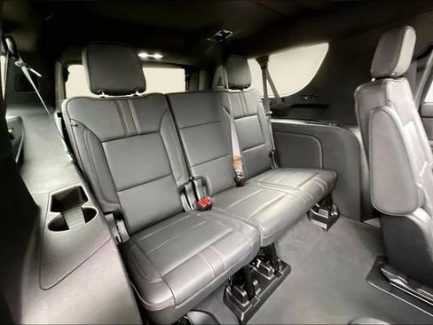 Used 2022 Chevrolet Suburban RST w/ Luxury Package image 18