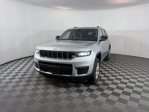 Used 2023 Jeep Grand Cherokee L Limited w/ Trailer Tow Group (B) image 2