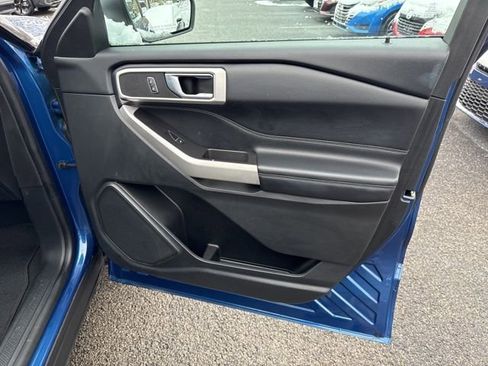 Used 2022 Ford Explorer XLT image 29