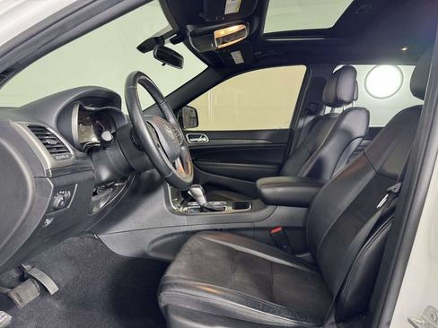 Used 2021 Jeep Grand Cherokee Laredo X AWD/4WD image 4