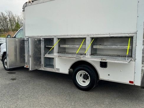 Used 2022 Ford E-350 and Econoline 350 Super Duty w/ Power Windows & Locks Group RWD image 21