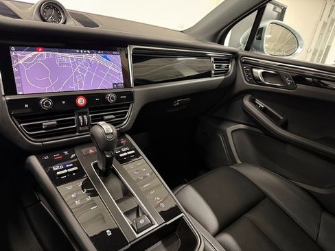 Certified 2026 Porsche Macan image 18