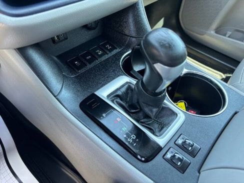 Used 2016 Toyota Highlander XLE AWD/4WD image 14