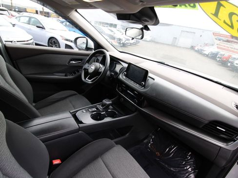 Used 2021 Nissan Rogue SV image 18