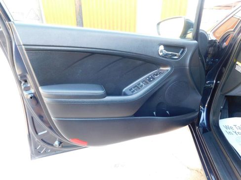 Used 2017 Kia Forte EX image 22