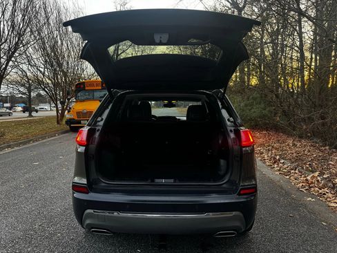 Used 2019 Jeep Cherokee Limited image 8