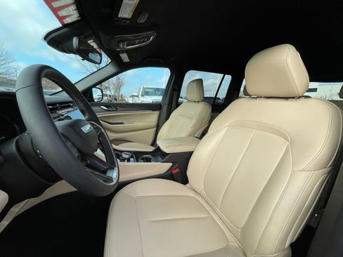 Used 2024 Jeep Grand Cherokee Limited image 21