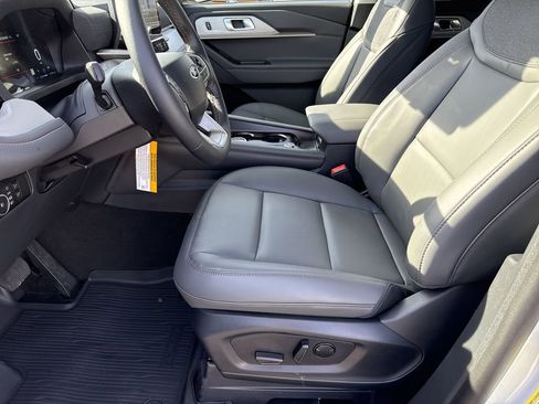 New 2026 Ford Explorer Active w/ Active Comfort Package image 9