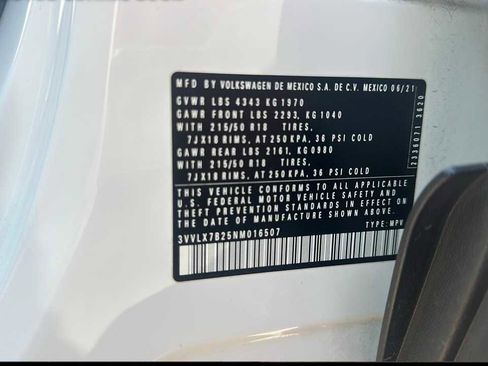 Used 2022 Volkswagen Taos SE w/ Panoramic Sunroof Package image 5