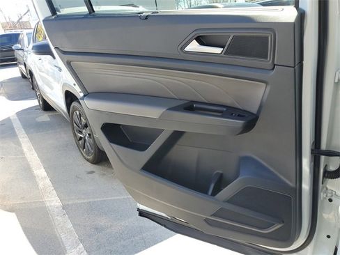 Used 2021 Volkswagen Atlas SE w/ Panoramic Sunroof Package image 13