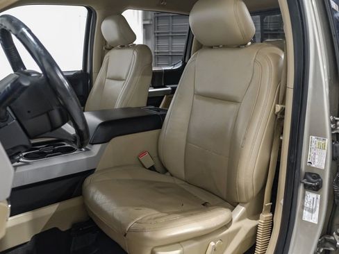 Used 2017 Ford F250 Lariat w/ Chrome Package image 31