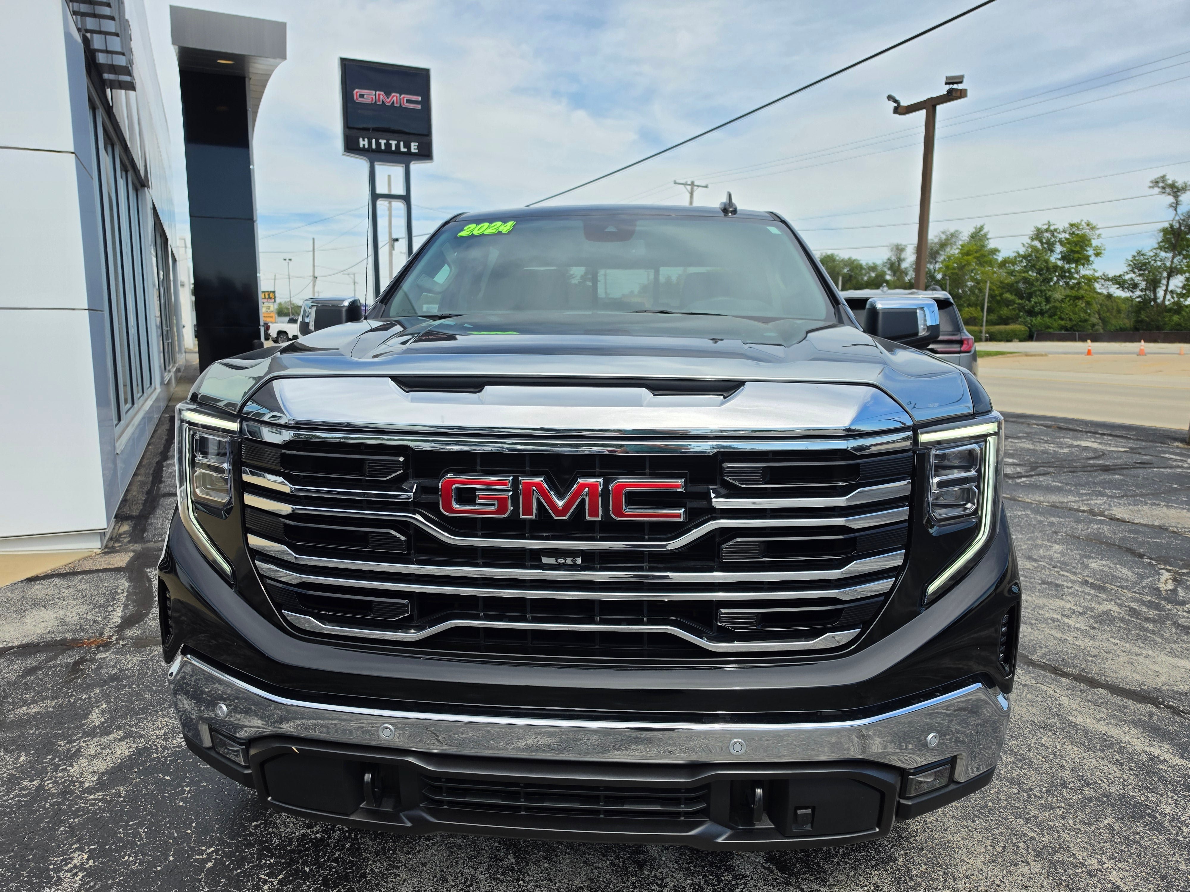 Used 2024 GMC Sierra 1500 SLT w/ SLT Premium Plus Package AWD/4WD image 2