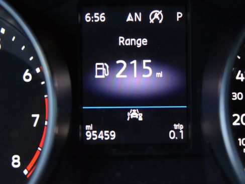 Used 2021 Volkswagen Tiguan SE image 24