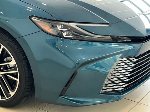 Used 2025 Toyota Camry XLE FWD image 4