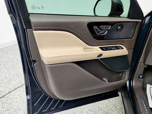 Used 2022 Lincoln Aviator Reserve w/ Equipment Group 201A RWD image 11