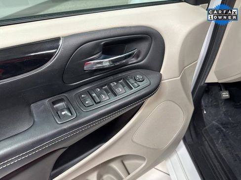 Used 2016 Dodge Grand Caravan SE image 8