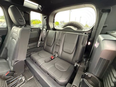 Used 2023 Land Rover Defender 110 X-Dynamic SE AWD/4WD image 24