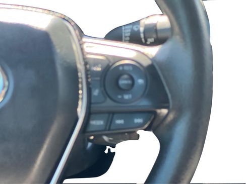 Used 2019 Toyota Camry LE image 18